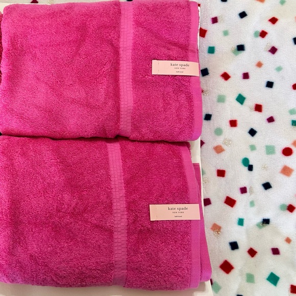 NWT Kate Spade Pink Bath Towels- Set of 2 Pink - Picture 2 of 2